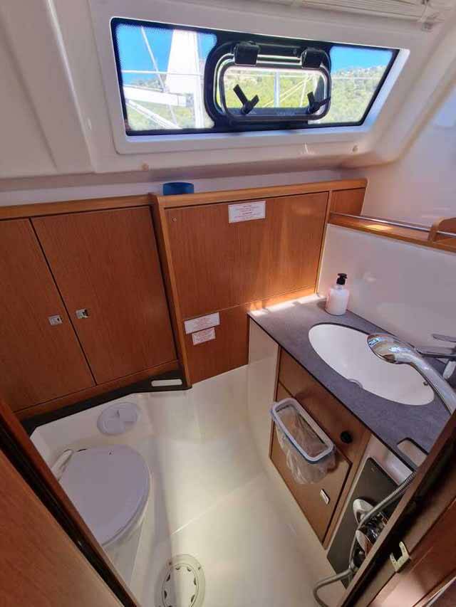Sailing yacht Bavaria Cruiser 37 Polo