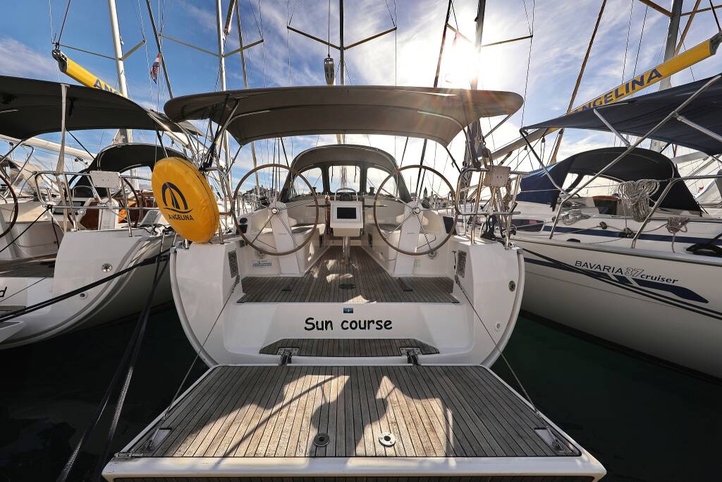 Sailing yacht Bavaria Cruiser 37 Sun Course