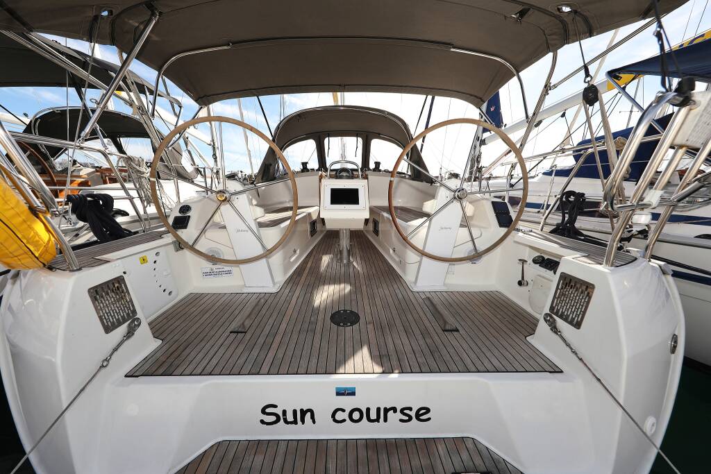 Sailing yacht Bavaria Cruiser 37 Sun Course