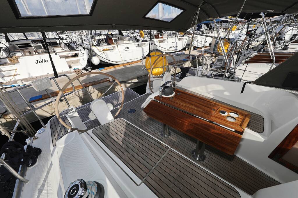 Sailing yacht Bavaria Cruiser 37 Sun Course