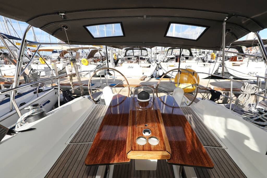 Sailing yacht Bavaria Cruiser 37 Sun Course