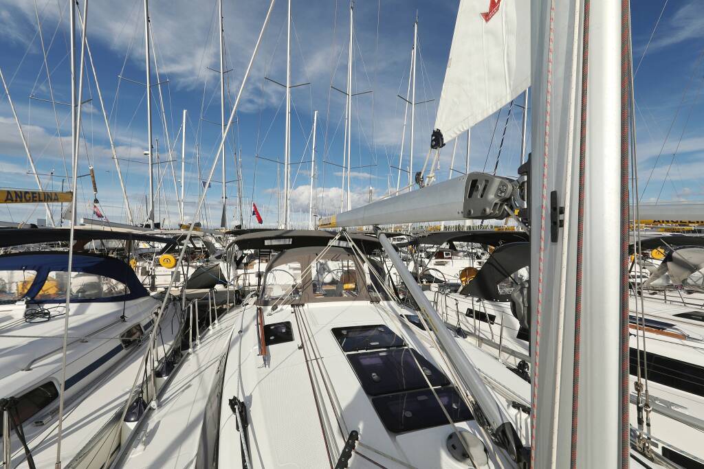 Sailing yacht Bavaria Cruiser 37 Sun Course