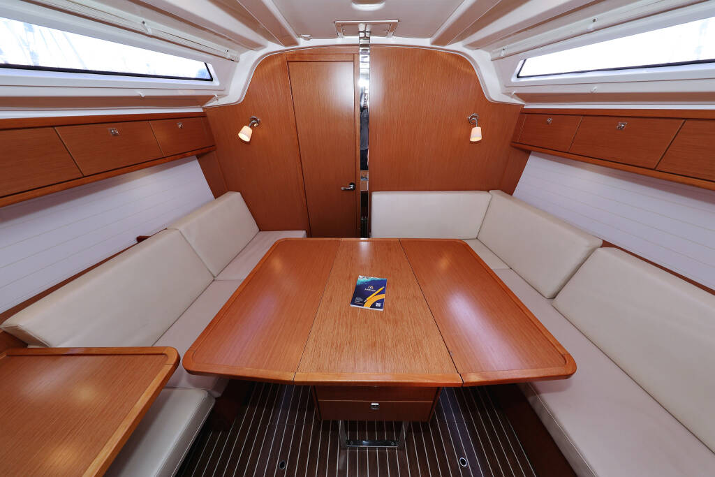 Sailing yacht Bavaria Cruiser 37 Sun Course