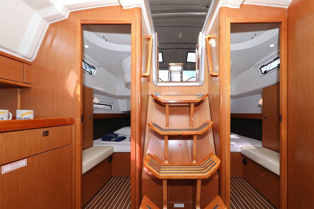 Sailing yacht Bavaria Cruiser 37 Sun Course