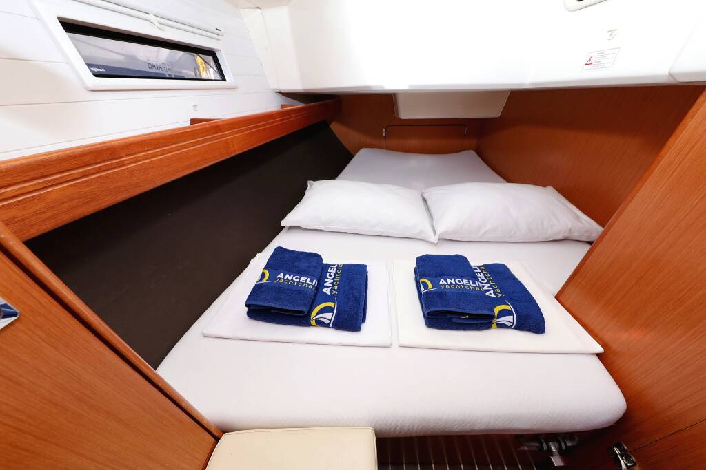 Sailing yacht Bavaria Cruiser 37 Sun Course