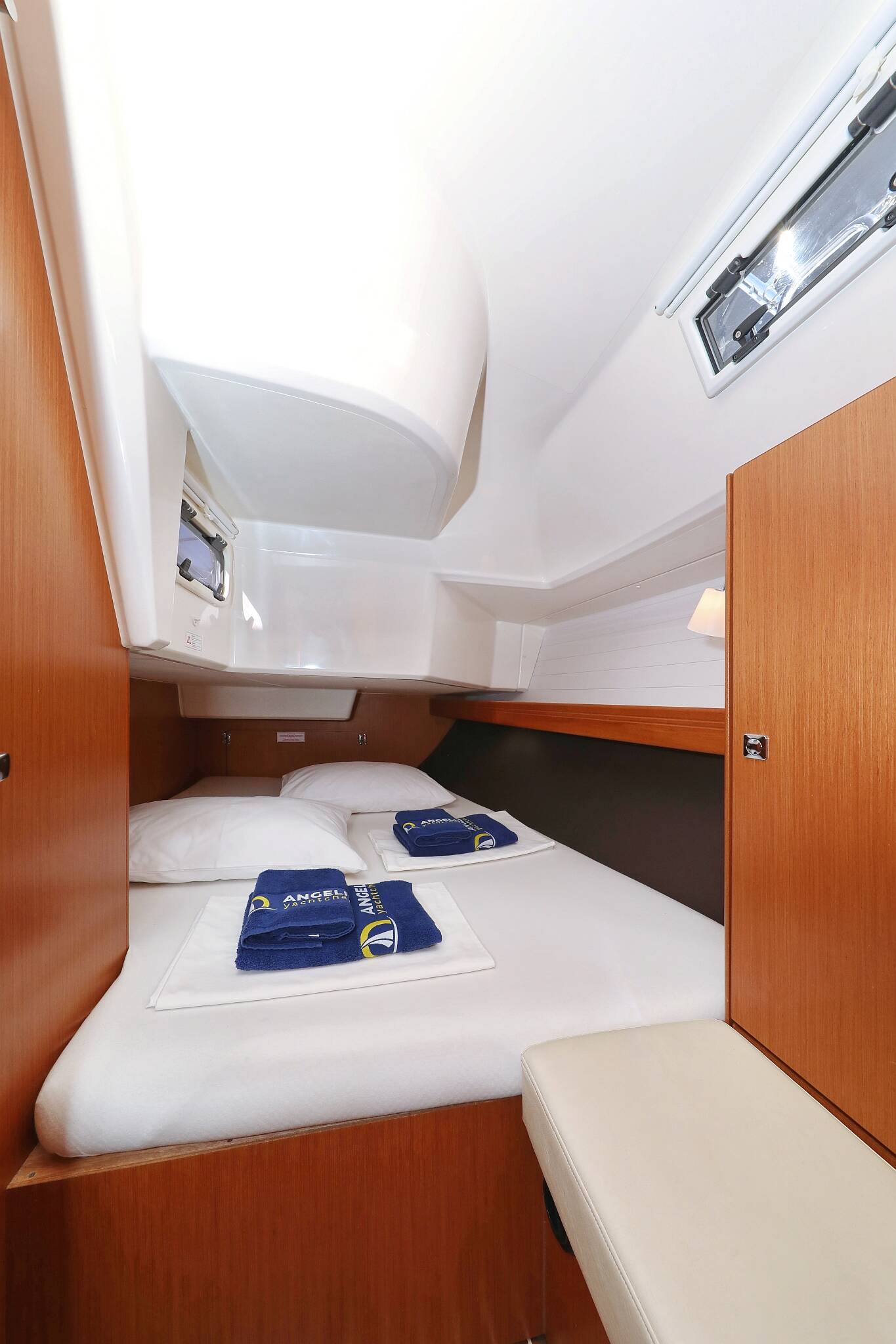 Sailing yacht Bavaria Cruiser 37 Sun Course