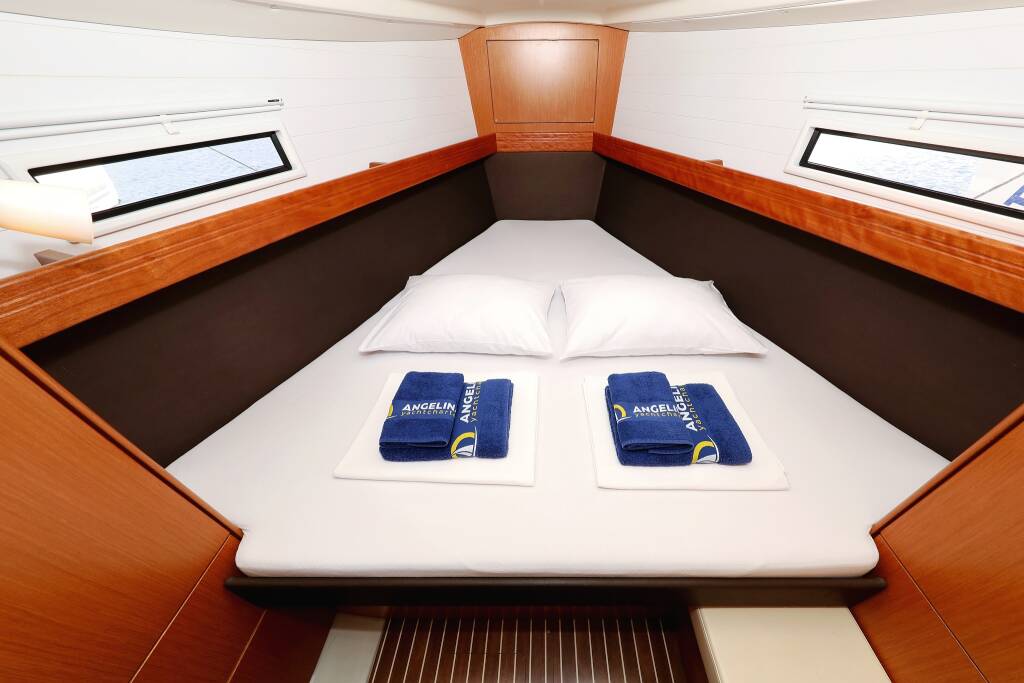 Sailing yacht Bavaria Cruiser 37 Sun Course