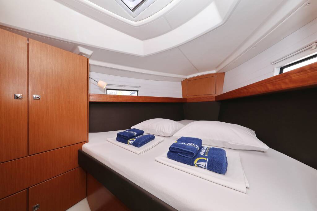 Sailing yacht Bavaria Cruiser 37 Sun Course