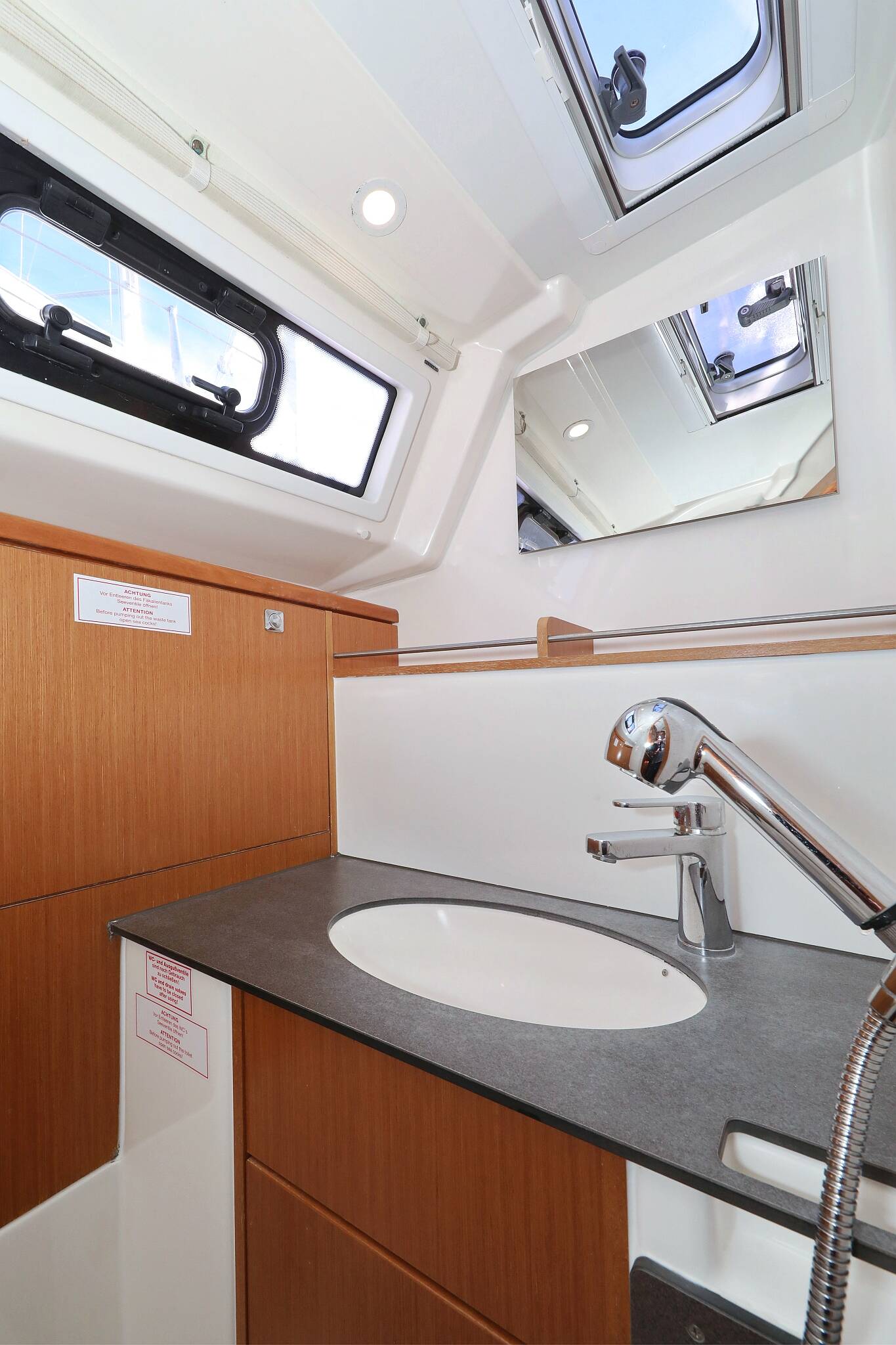 Sailing yacht Bavaria Cruiser 37 Sun Course