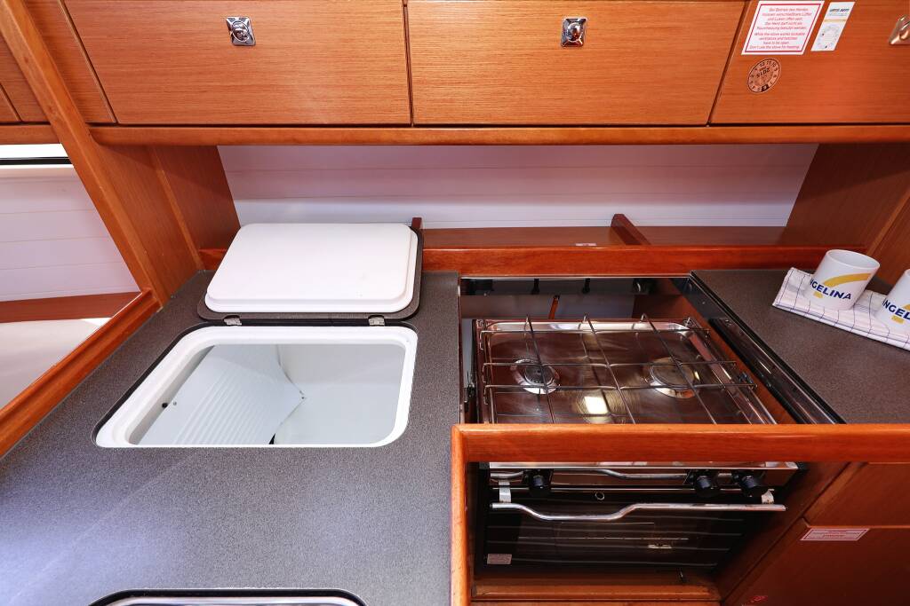 Sailing yacht Bavaria Cruiser 37 Sun Course