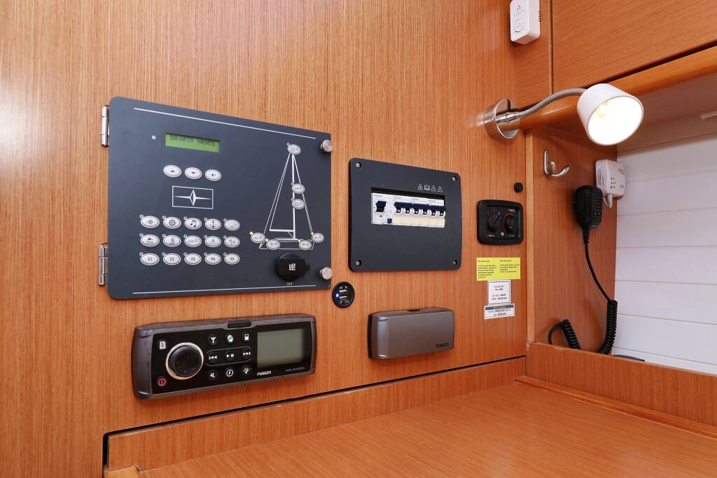 Sailing yacht Bavaria Cruiser 37 Sun Course