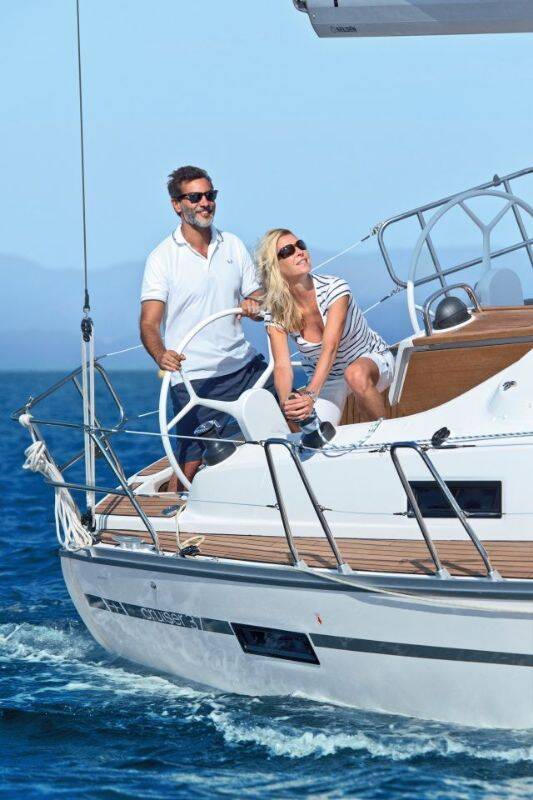 Sailing yacht Bavaria Cruiser 37 Snelly