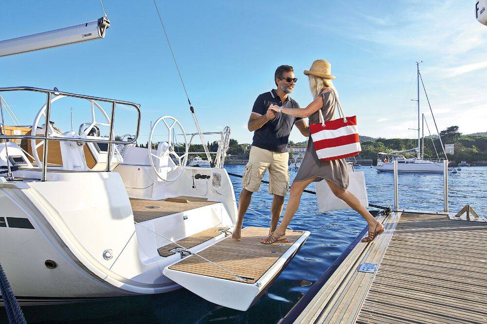 Sailing yacht Bavaria Cruiser 37 Snelly