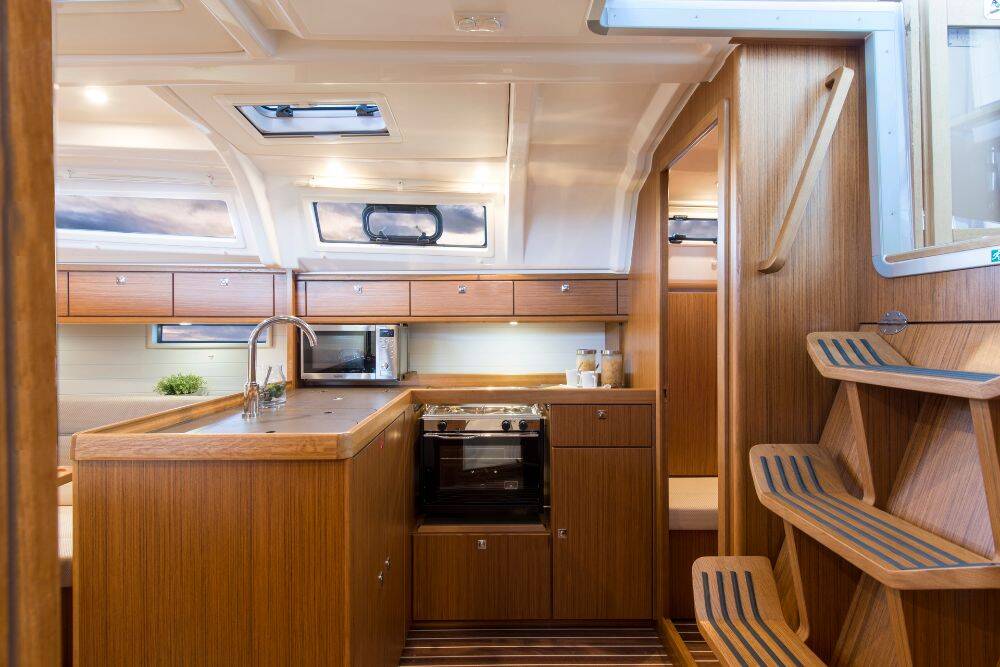Sailing yacht Bavaria Cruiser 37 Snelly