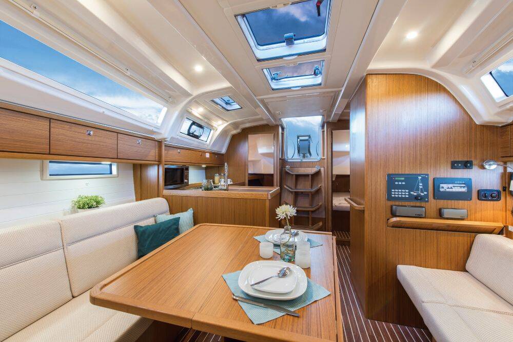 Sailing yacht Bavaria Cruiser 37 Snelly
