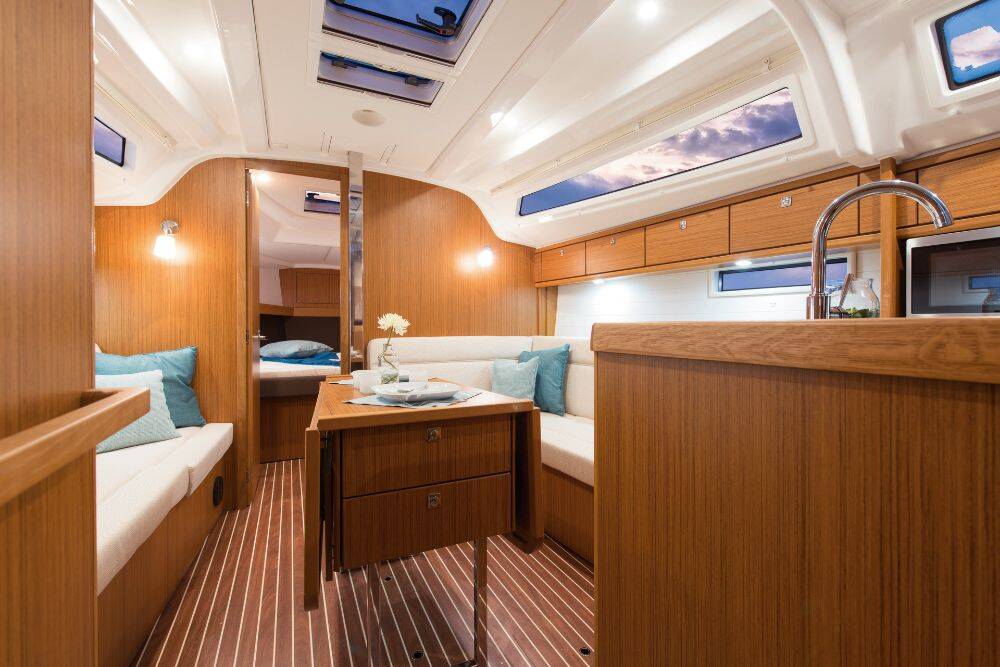 Sailing yacht Bavaria Cruiser 37 Snelly