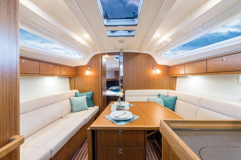 Sailing yacht Bavaria Cruiser 37 Snelly