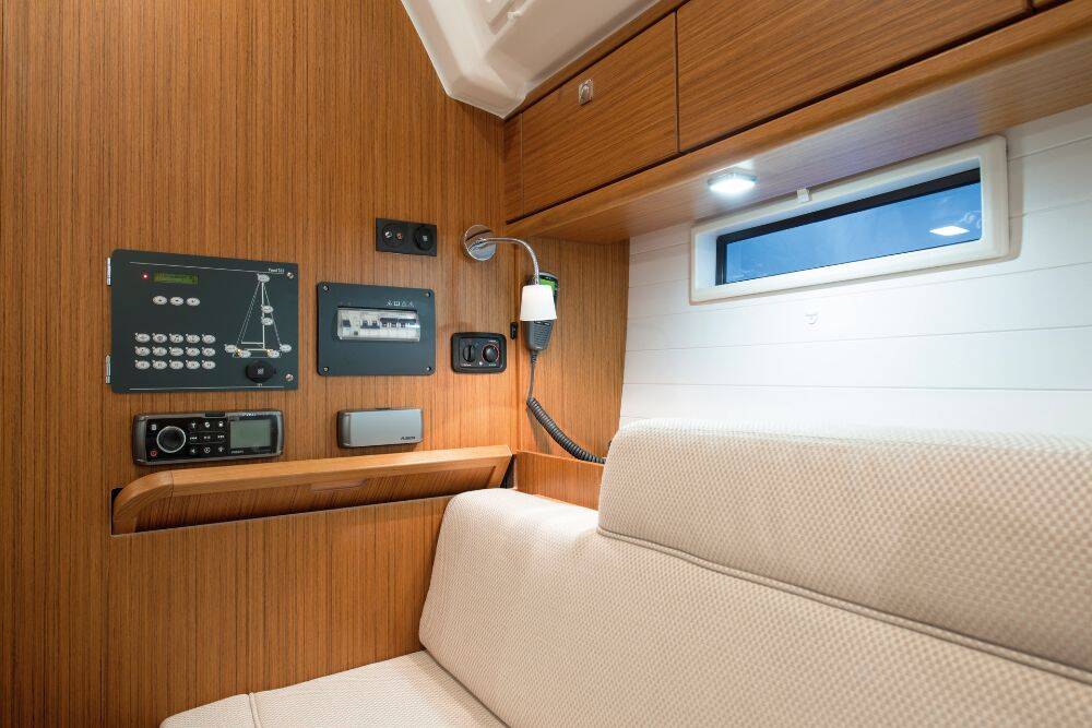 Sailing yacht Bavaria Cruiser 37 Snelly
