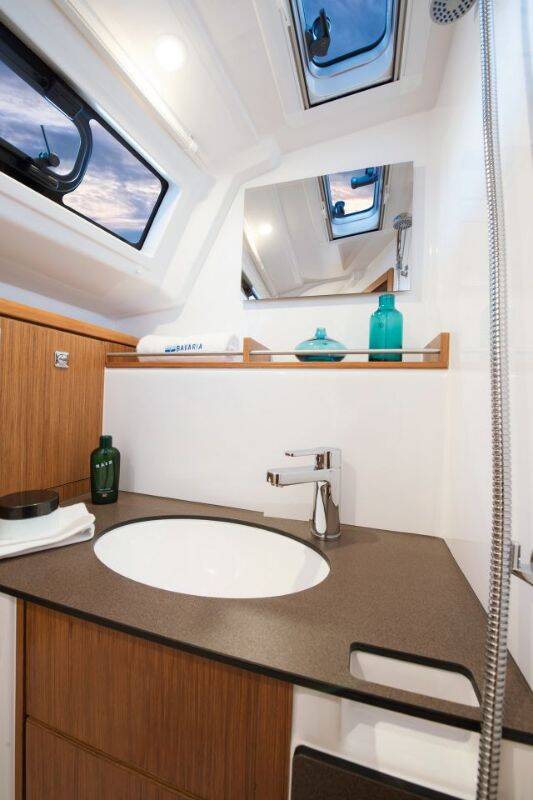 Sailing yacht Bavaria Cruiser 37 Snelly