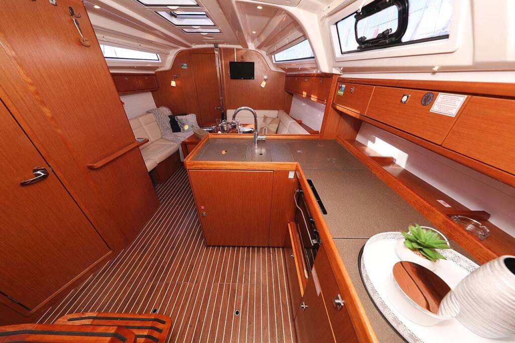 Sailing yacht Bavaria Cruiser 37 Samsara