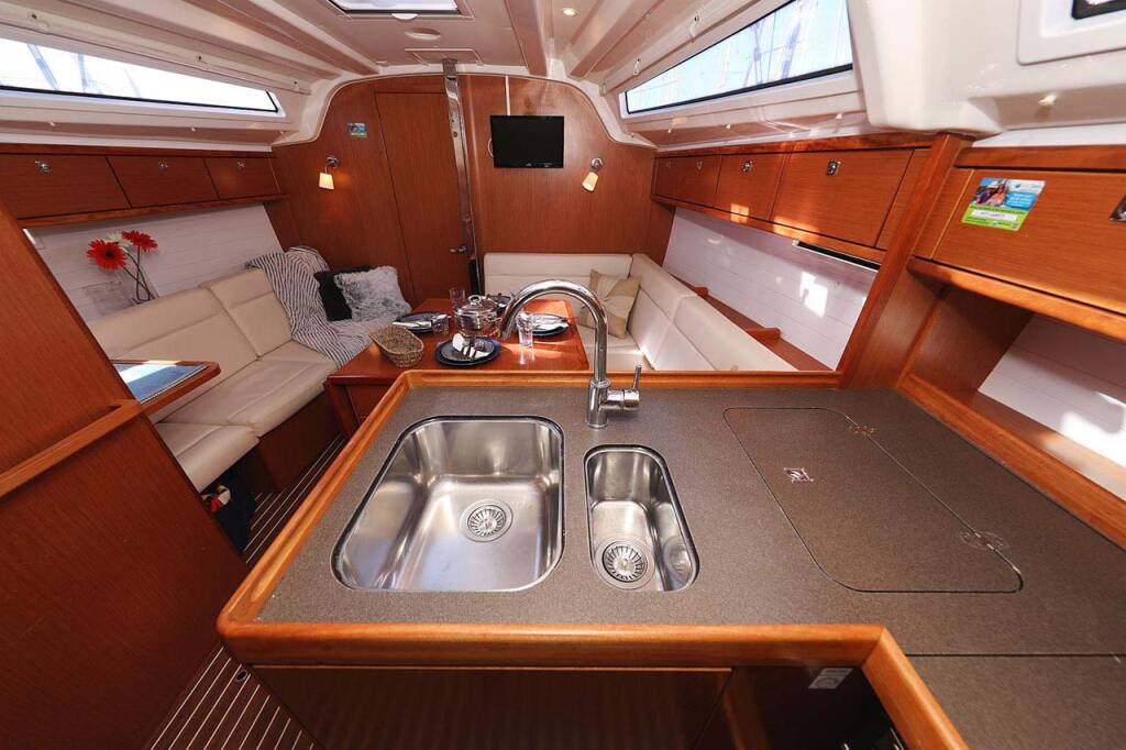 Sailing yacht Bavaria Cruiser 37 Samsara