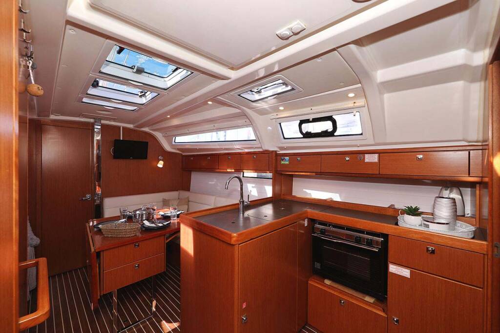Sailing yacht Bavaria Cruiser 37 Samsara
