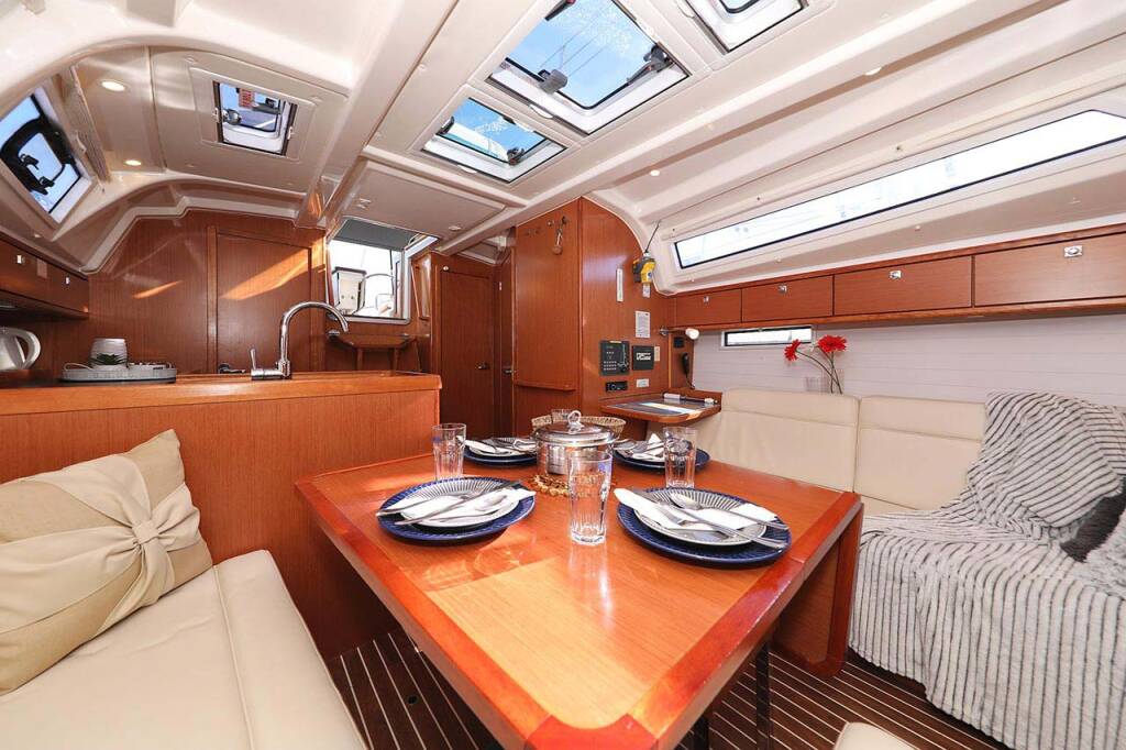 Sailing yacht Bavaria Cruiser 37 Samsara