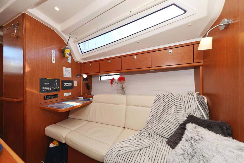Sailing yacht Bavaria Cruiser 37 Samsara