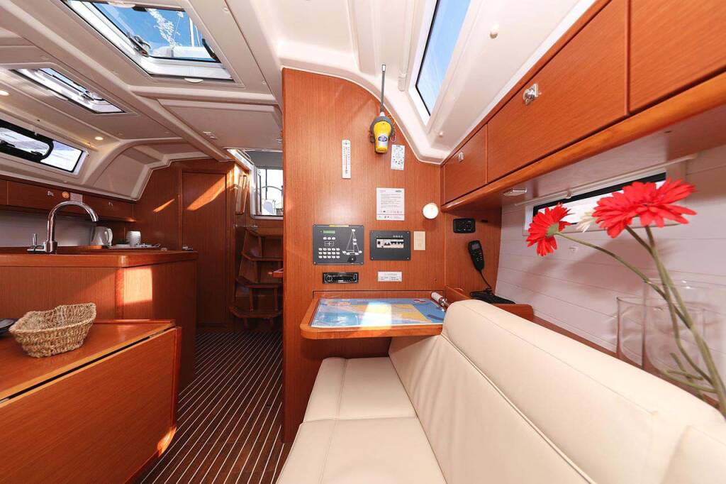 Sailing yacht Bavaria Cruiser 37 Samsara