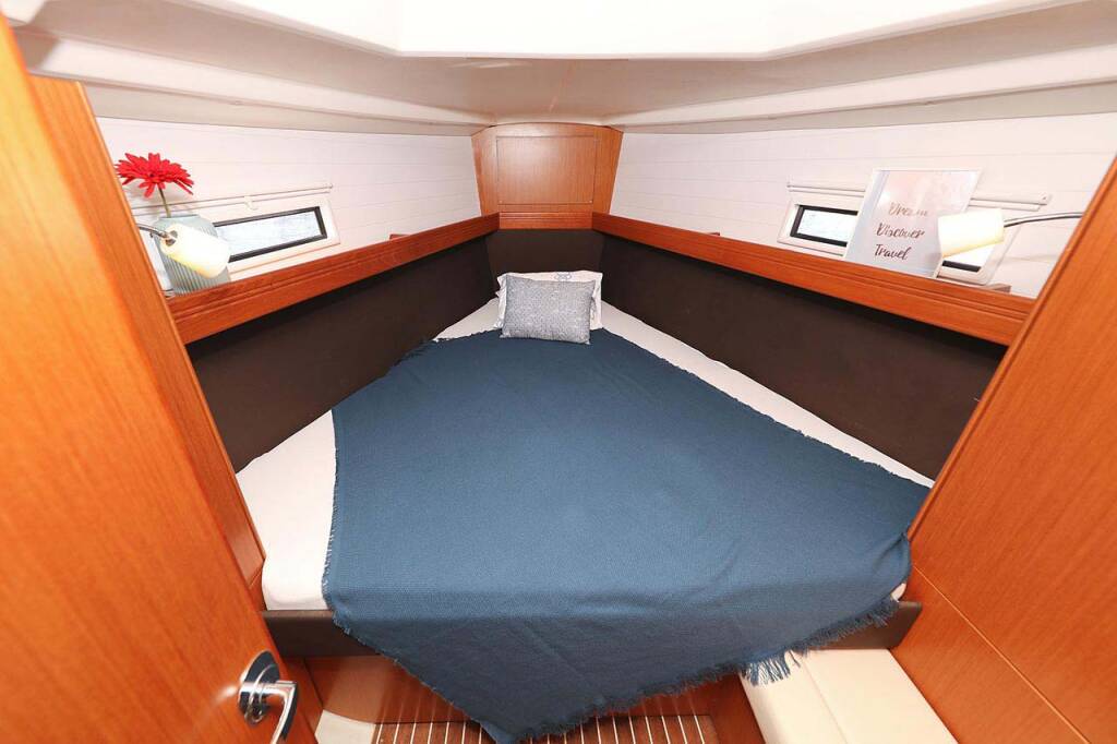 Sailing yacht Bavaria Cruiser 37 Samsara