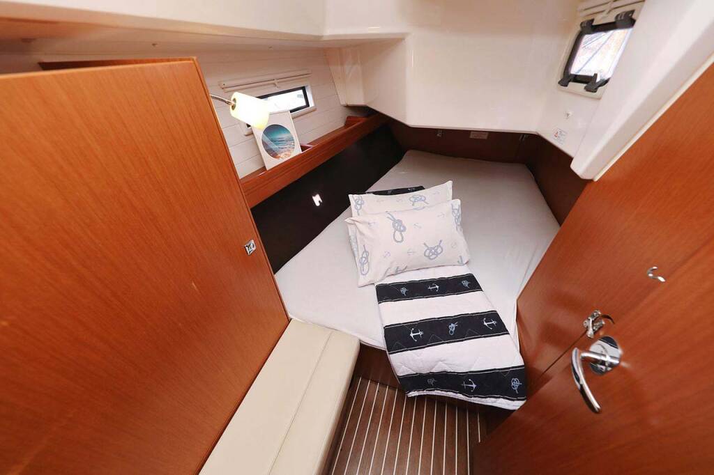 Sailing yacht Bavaria Cruiser 37 Samsara