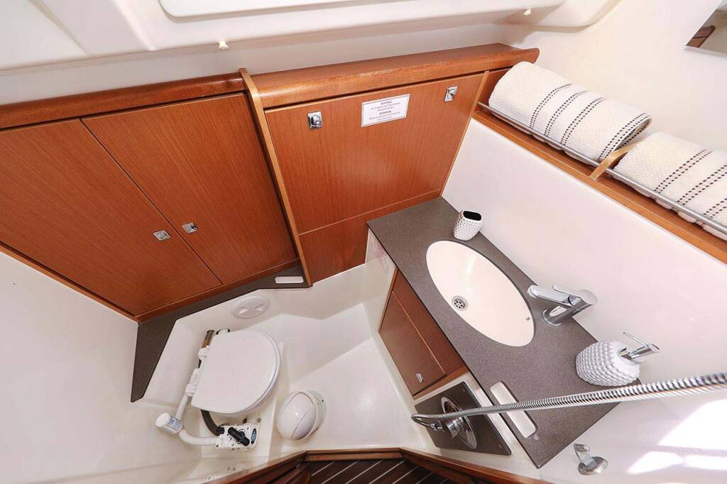 Sailing yacht Bavaria Cruiser 37 Samsara