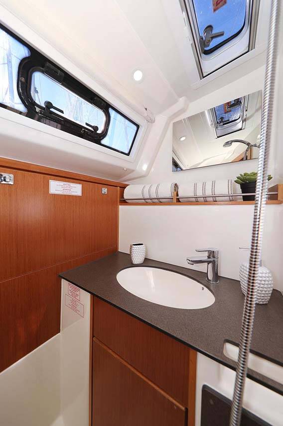 Sailing yacht Bavaria Cruiser 37 Samsara