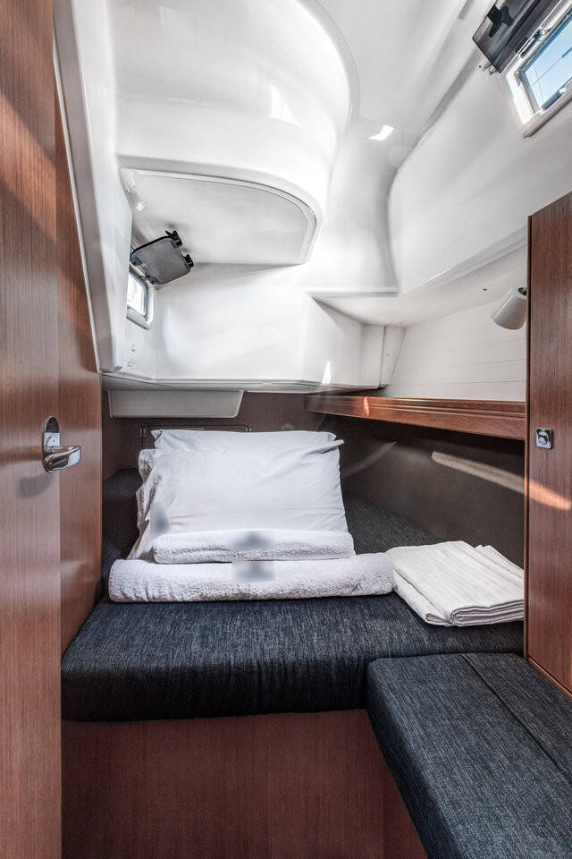 Sailing yacht Bavaria Cruiser 37 Poseidon