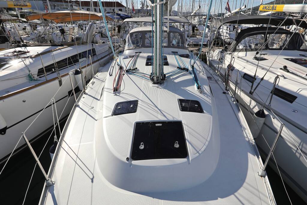 Sailing yacht Bavaria Cruiser 40 S Silver Arrow