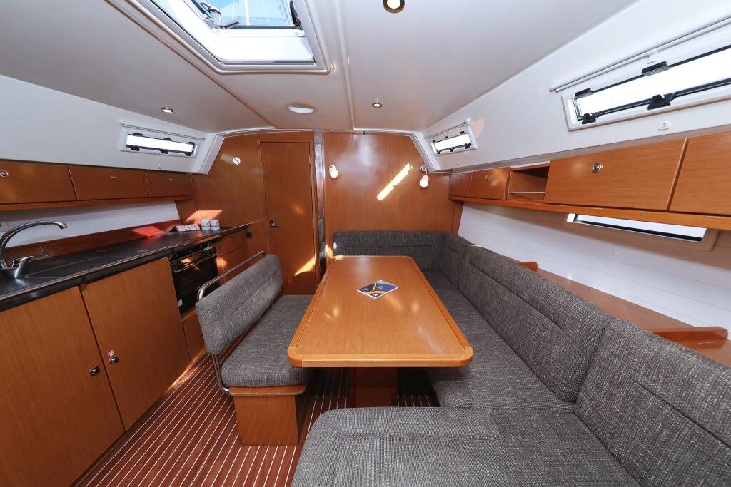 Sailing yacht Bavaria Cruiser 40 S Silver Arrow