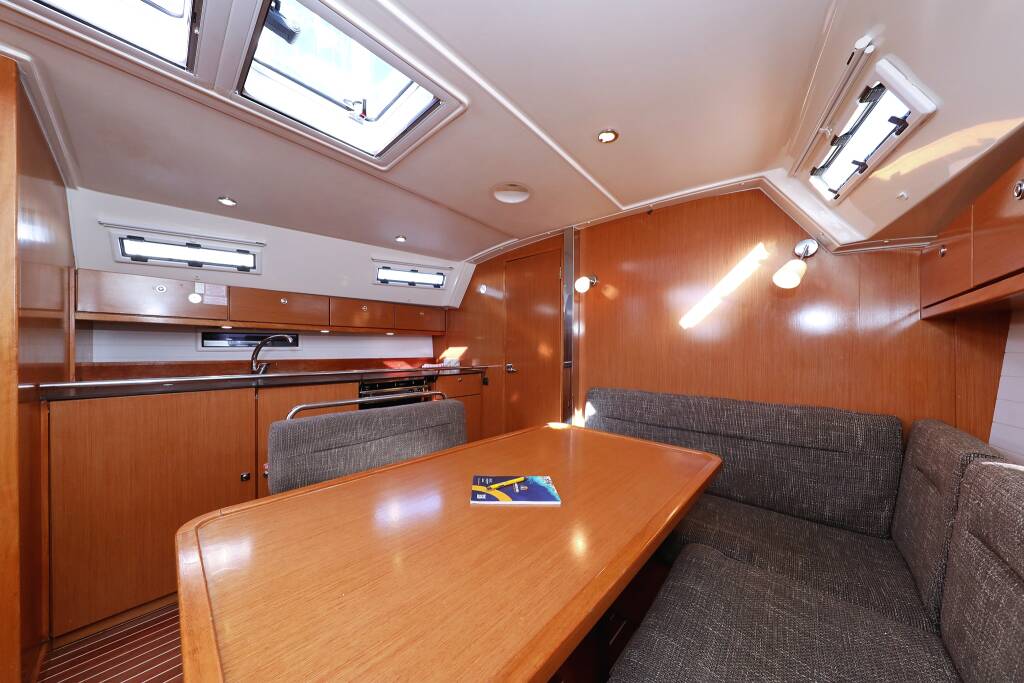 Sailing yacht Bavaria Cruiser 40 S Silver Arrow