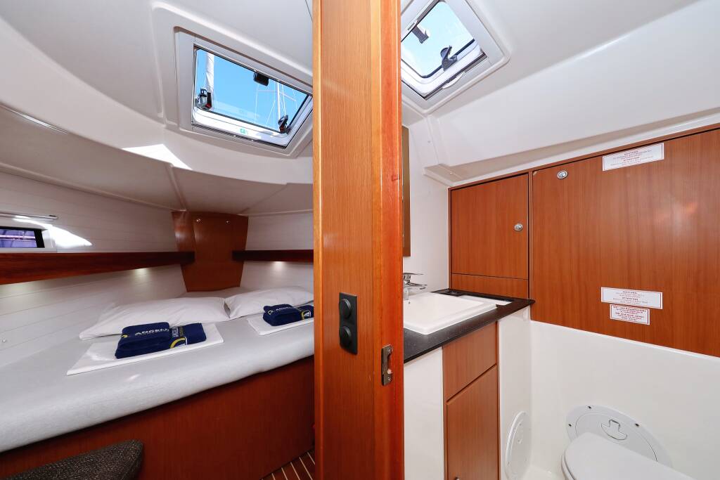 Sailing yacht Bavaria Cruiser 40 S Silver Arrow