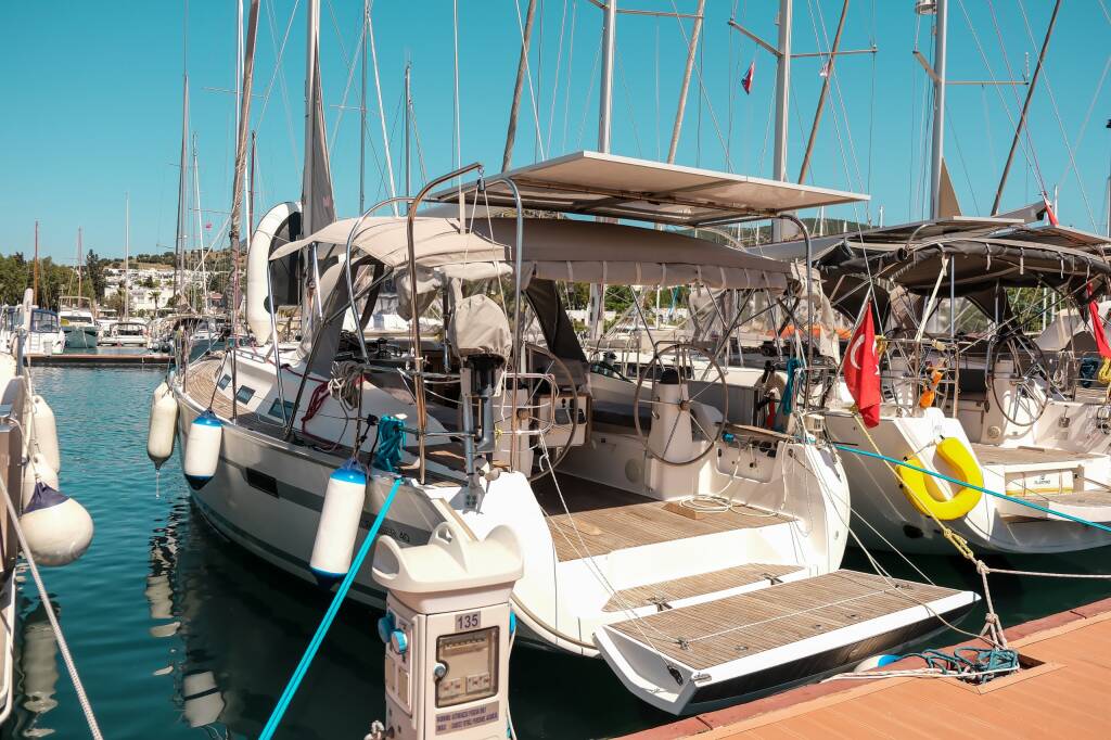 Sailing yacht Bavaria Cruiser 40 Spark 1