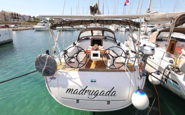 Bavaria Cruiser 41 Style Madrugada Murter, ACI Marina Jezera