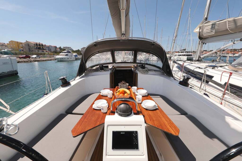 Sailing yacht Bavaria Cruiser 41 Style Madrugada