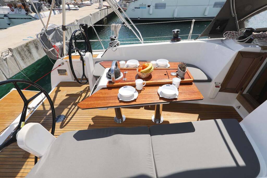 Sailing yacht Bavaria Cruiser 41 Style Madrugada