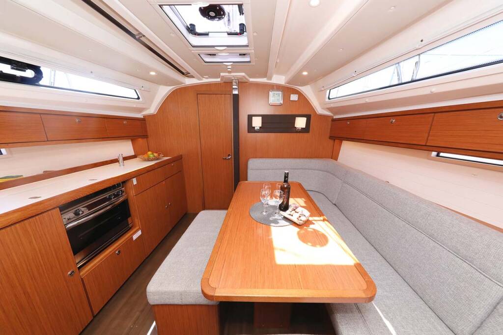 Sailing yacht Bavaria Cruiser 41 Style Madrugada