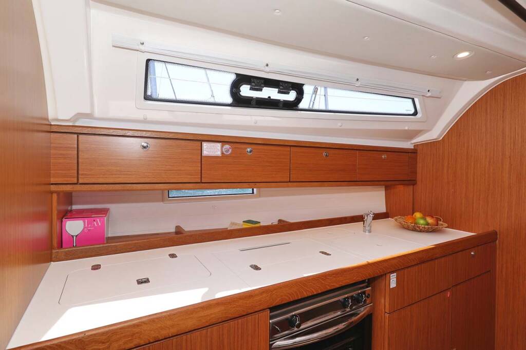 Sailing yacht Bavaria Cruiser 41 Style Madrugada
