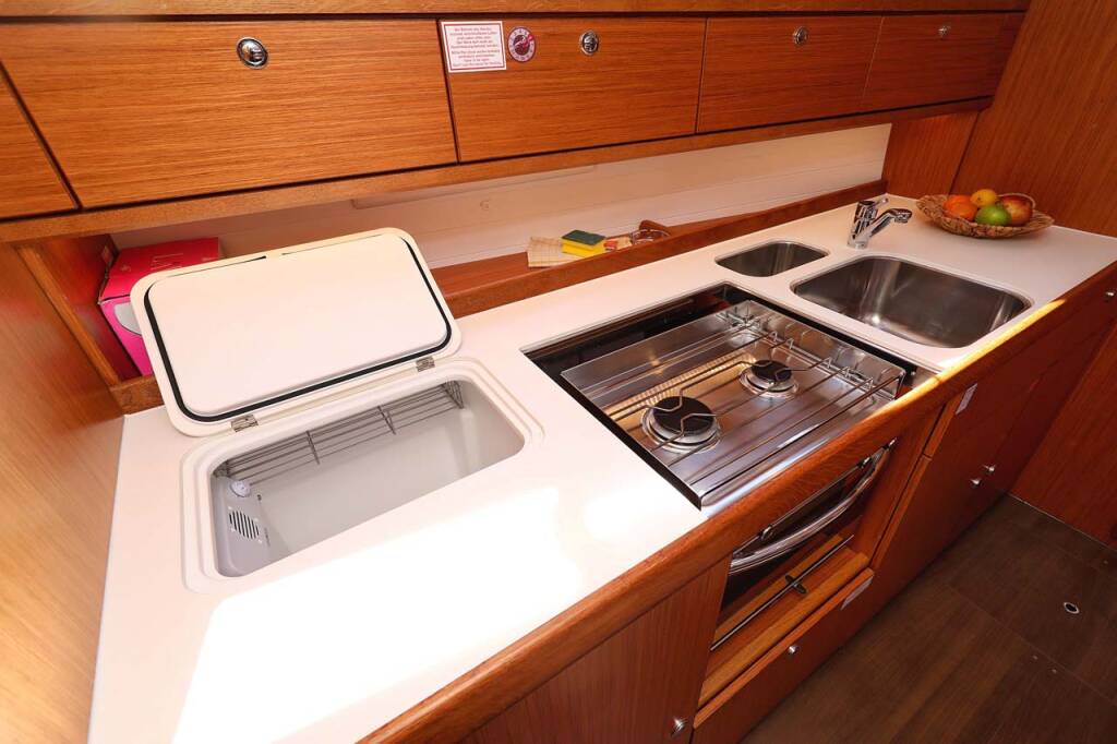 Sailing yacht Bavaria Cruiser 41 Style Madrugada