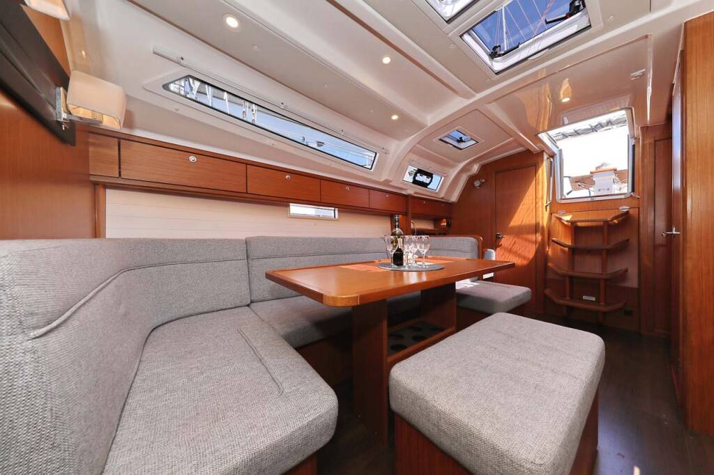 Sailing yacht Bavaria Cruiser 41 Style Madrugada