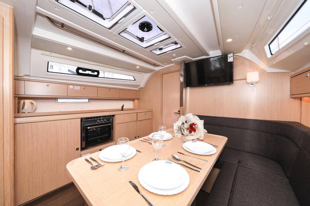 Sailing yacht Bavaria Cruiser 41 Fleur de Lys