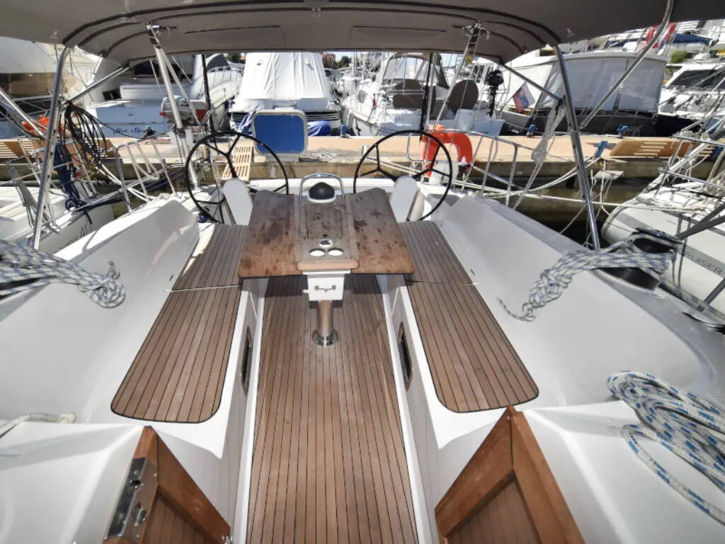 Sailing yacht Bavaria Cruiser 41 Nixie