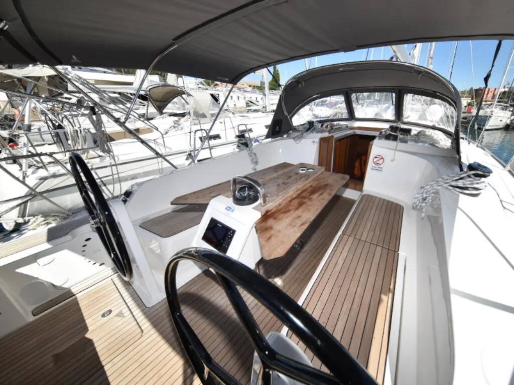 Sailing yacht Bavaria Cruiser 41 Nixie