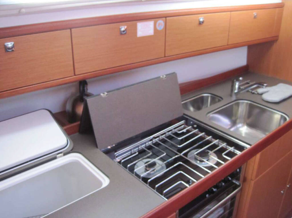 Sailing yacht Bavaria Cruiser 41 ECONOMY